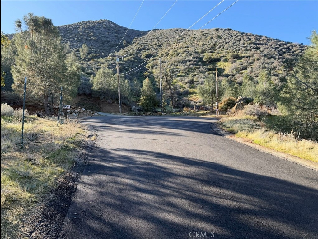 https://media.crmls.org/medias/cc4fa0e0-d6db-4b96-8497-cdcb3d96b74b.jpg?preset=X-Large