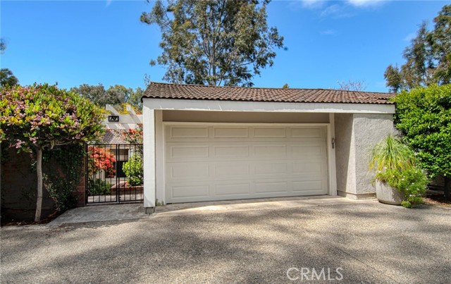 Detail Gallery Image 1 of 1 For 14 Falling Leaf, Irvine,  CA 92612 - 4 Beds | 2/1 Baths