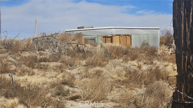 Detail Gallery Image 2 of 17 For 7885 Chapinite Ave, Cantil,  CA 93501 - 2 Beds | 2 Baths