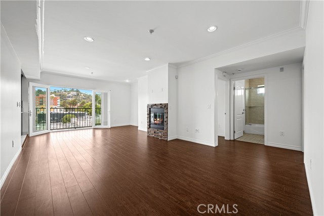 5633 Carlton Way, Hollywood CA: https://media.crmls.org/medias/cc50e11f-9818-4121-a681-03d1075238f5.jpg