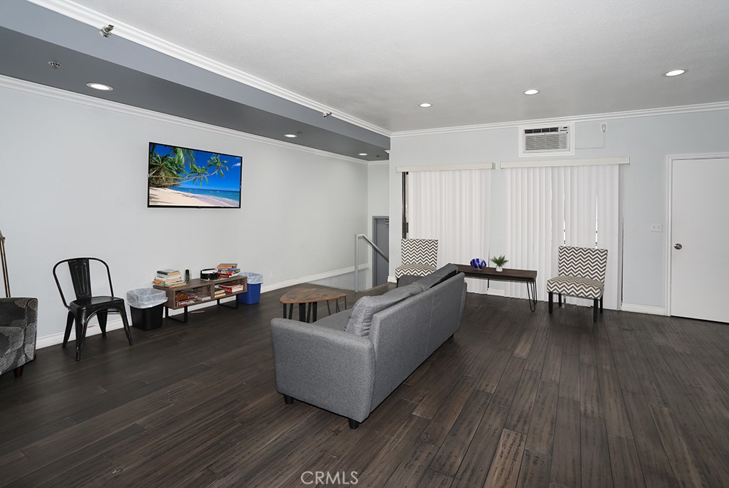 720 W 4th Street 118