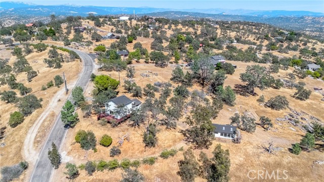 41070 Lilley Mountain Drive, Coarsegold CA: https://media.crmls.org/medias/cc51dc06-40f3-4e2a-b17e-9be5f51bdc83.jpg