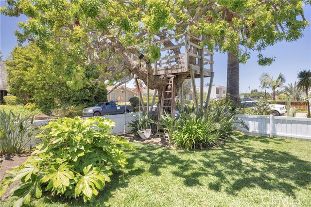 Detail Gallery Image 3 of 39 For 2300 Margaret Dr, Newport Beach,  CA 92663 - 4 Beds | 3 Baths