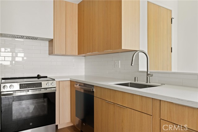 Detail Gallery Image 13 of 39 For 2671 1/2 Benedict, Los Angeles,  CA 90039 - 3 Beds | 3 Baths