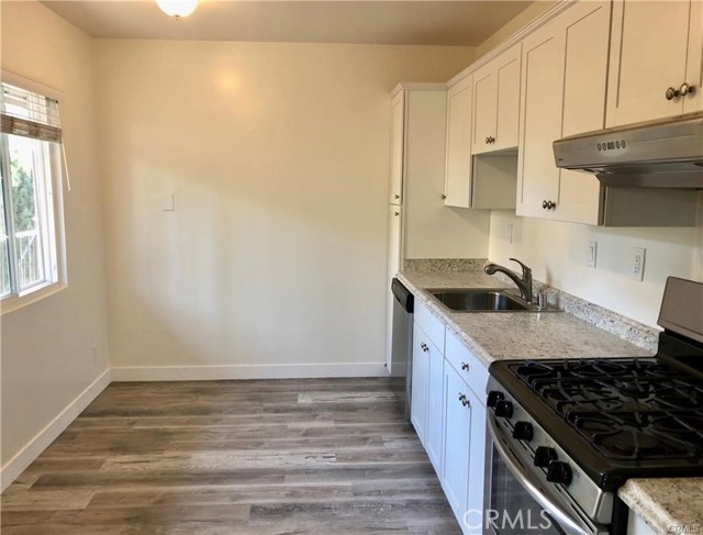 Detail Gallery Image 5 of 10 For 26006 Pennsylvania Ave #4,  Lomita,  CA 90717 - 2 Beds | 1/1 Baths