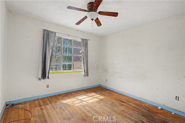 Detail Gallery Image 5 of 11 For 22337 Strathern St, Canoga Park,  CA 91304 - 3 Beds | 2 Baths