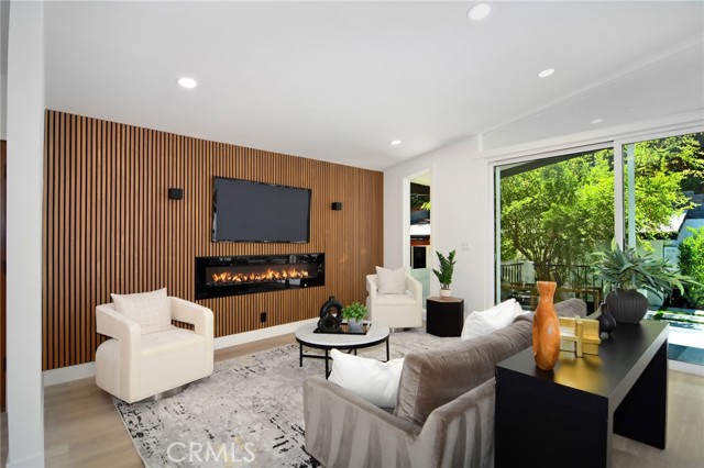 Detail Gallery Image 8 of 65 For 22284 Avenue San Luis, Woodland Hills,  CA 91364 - 6 Beds | 5/1 Baths