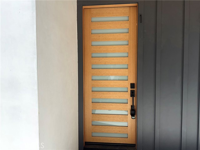 5044 Laurel Canyon Boulevard, Valley Village CA: https://media.crmls.org/medias/cc5528a5-e020-44b4-962e-f4a583bca601.jpg
