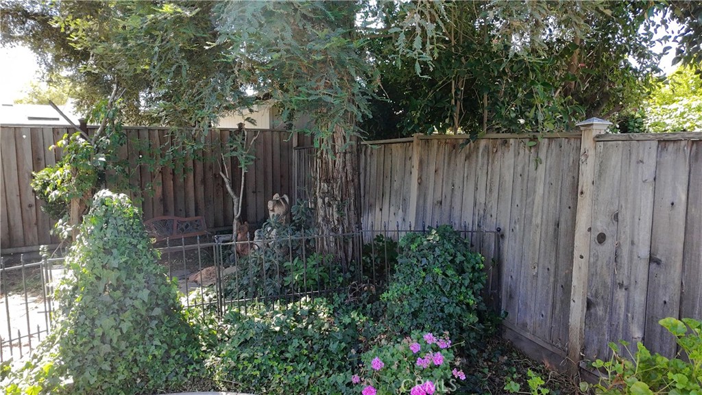 https://media.crmls.org/medias/cc565801-9a5e-4fd3-9145-dea72835fd3d.jpg?preset=X-Large