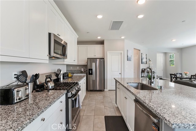 Detail Gallery Image 10 of 28 For 1396 Galaxy Dr, Beaumont,  CA 92223 - 4 Beds | 2 Baths