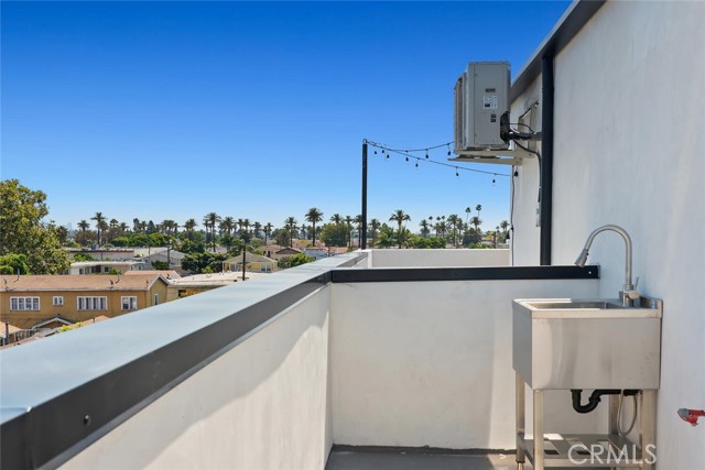 2633 S Cochran Avenue, Los Angeles CA: https://media.crmls.org/medias/cc585a5b-0a0e-4943-9c4c-4e4c19bc0255.jpg