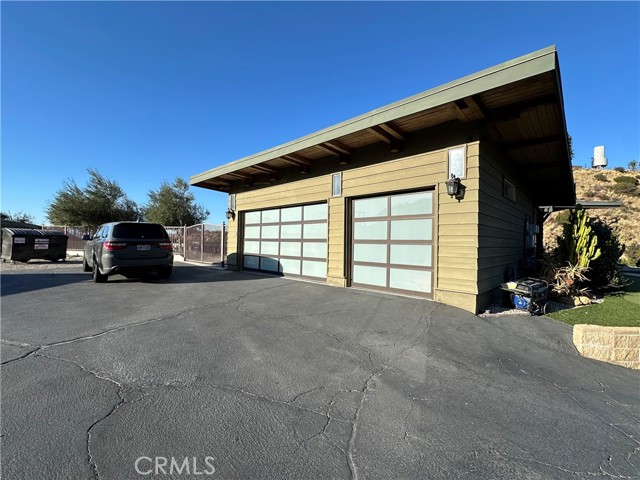 Detail Gallery Image 19 of 36 For 7300 Santa Susana Pass Rd, Simi Valley,  CA 93063 - 3 Beds | 2/1 Baths