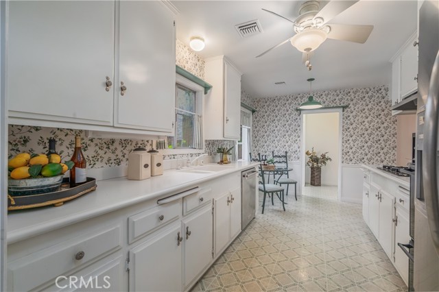 Detail Gallery Image 10 of 31 For 1355 E Level, Covina,  CA 91724 - 3 Beds | 2 Baths