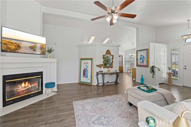 27823 Sunrise Ln, Canyon Country CA: https://media.crmls.org/medias/cc5935a9-ff58-44cc-9e03-6ce15d6e6ed1.jpg