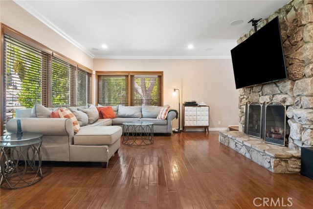 20451 Bermuda Street, Chatsworth CA: https://media.crmls.org/medias/cc5aa6f0-a72c-4fad-836d-ba8ed35b9b70.jpg