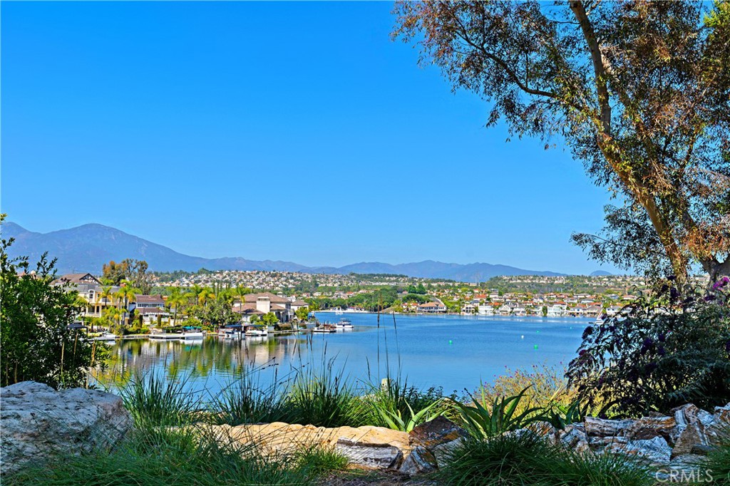 https://media.crmls.org/medias/cc5b77e6-a3fb-4757-b5d0-cecd57c3eb01.jpg?preset=X-Large