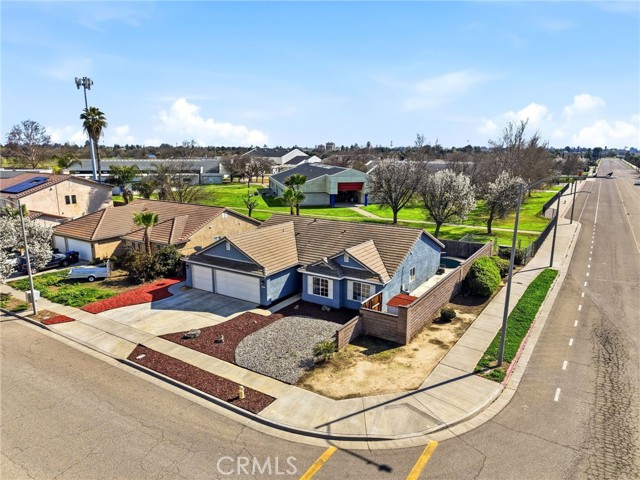 Detail Gallery Image 8 of 51 For 865 Avalon Dr, Lemoore,  CA 93245 - 5 Beds | 2 Baths