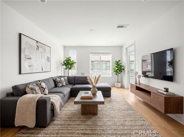 Front Image Thumbnail for CROC26019862