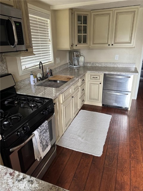 565 Rose Lane, Twin Peaks CA: https://media.crmls.org/medias/cc5d4342-7814-47e4-85bf-12258fbb8e6a.jpg