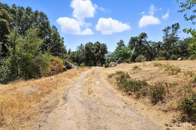 46467 Bissett Station Road, Oakhurst CA: https://media.crmls.org/medias/cc5d43af-3d55-4a2f-a3d5-8baa3713ee09.jpg