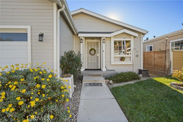 Detail Gallery Image 3 of 30 For 20060 Shadow Island Dr, Canyon Country,  CA 91351 - 2 Beds | 2 Baths