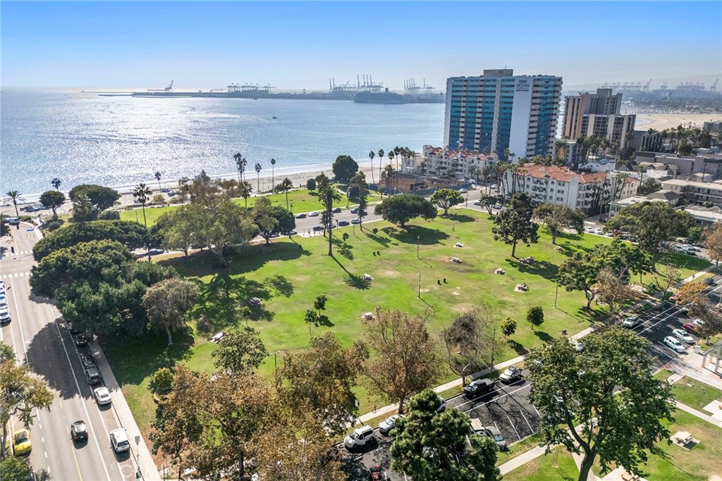https://media.crmls.org/medias/cc5e1579-f2db-4b52-ad0d-0132410ef697.jpg?preset=X-Large