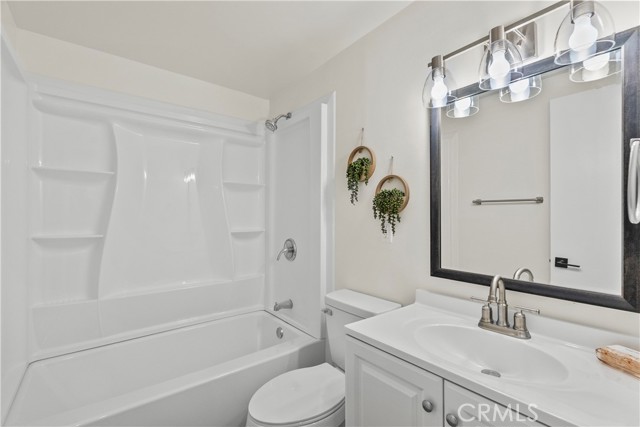 Detail Gallery Image 28 of 41 For 27410 Dewdrop Ave, Canyon Country,  CA 91351 - 3 Beds | 1/1 Baths