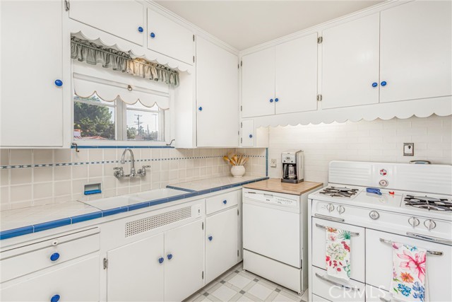 838 838 College Ave, Redlands CA: https://media.crmls.org/medias/cc5f38e9-7c0e-4f7f-aae8-bbb7ec8df2ff.jpg