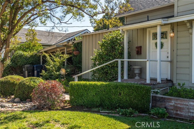 527 W Palm Avenue, Redlands CA: https://media.crmls.org/medias/cc602571-fe45-4cdf-a298-f30094ed92ae.jpg