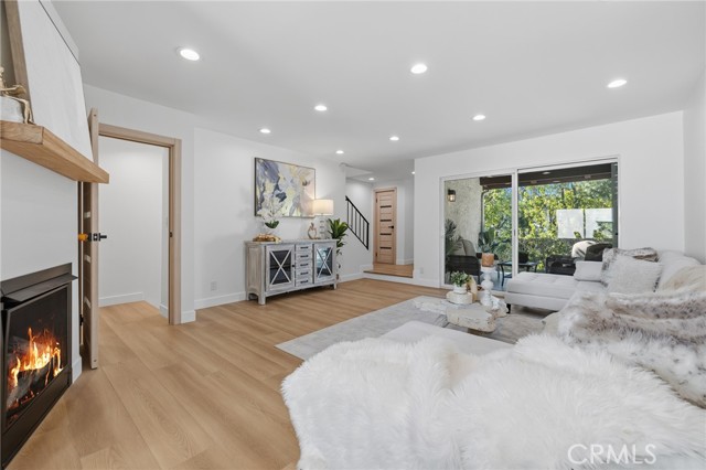 Detail Gallery Image 5 of 42 For 9502 via Salerno, Burbank,  CA 91504 - 2 Beds | 3 Baths