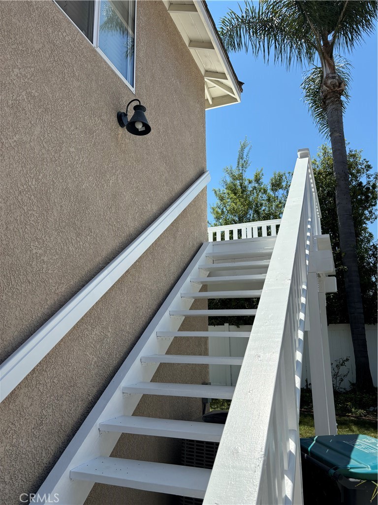 https://media.crmls.org/medias/cc612579-3b3c-4b52-8db4-22cf60ecc7fd.jpg?preset=X-Large