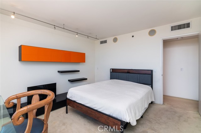 222 Monterey Road, Glendale CA: https://media.crmls.org/medias/cc618830-247d-4d37-823e-64185f5750e8.jpg