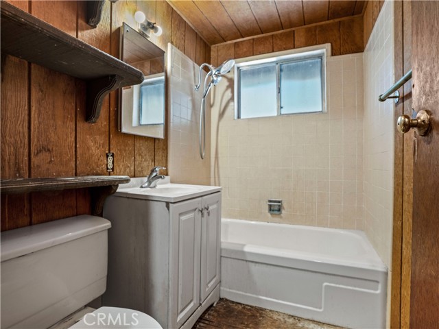 Detail Gallery Image 14 of 33 For 1155 Chateau, Crestline,  CA 92325 - 3 Beds | 1 Baths