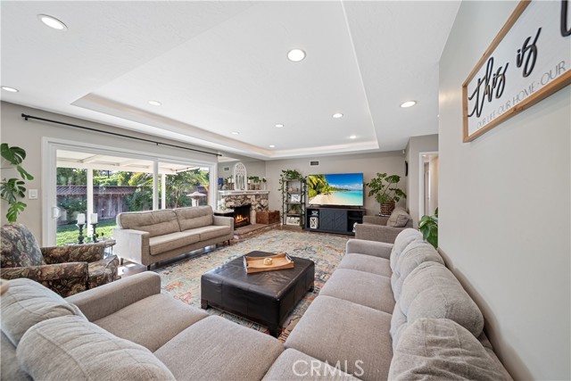 1469 Dara Street, Camarillo CA: https://media.crmls.org/medias/cc6250cc-a114-4232-b9dc-7e9418e3e8e6.jpg