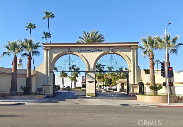 1015 N Gower Street, Los Angeles CA: https://media.crmls.org/medias/cc631fcc-c573-4fcb-8f22-5b0ffb061a39.jpg