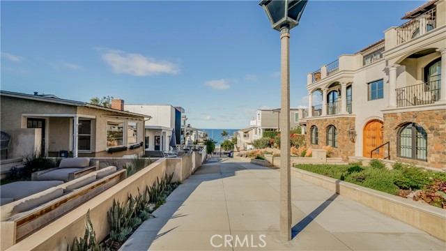 404 17th Street, Manhattan Beach, California 90266, 3 Bedrooms Bedrooms, ,2 BathroomsBathrooms,Residential,Sold,17th,SB21090546
