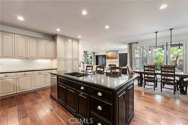 Detail Gallery Image 13 of 50 For 26101 Knoll Ct, Valencia,  CA 91381 - 5 Beds | 3/1 Baths