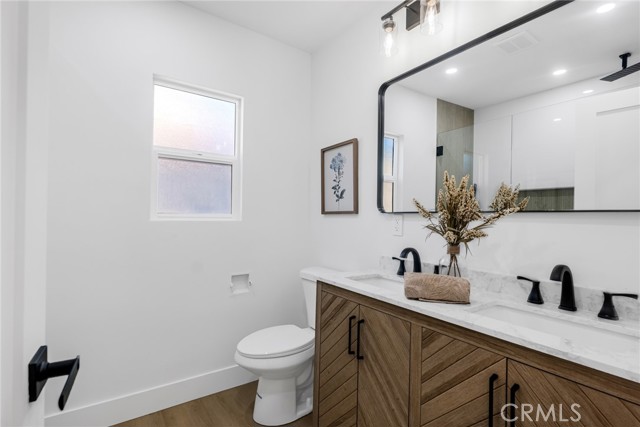 Detail Gallery Image 16 of 39 For 6912 Mclennan Ave, Lake Balboa,  CA 91406 - 4 Beds | 2 Baths