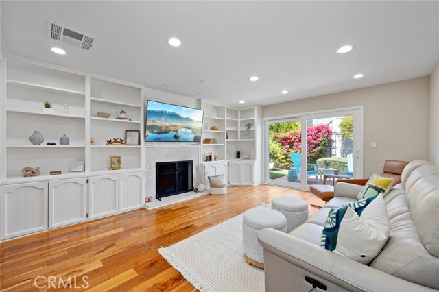 Detail Gallery Image 20 of 42 For 2211 Farrell Ave #B,  Redondo Beach,  CA 90278 - 3 Beds | 2/1 Baths