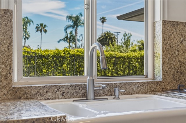 Detail Gallery Image 3 of 37 For 6527 Buffalo, Van Nuys,  CA 91401 - 3 Beds | 2 Baths