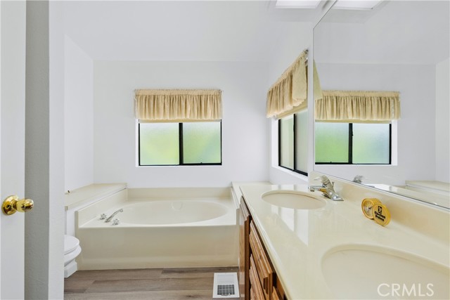 13691 Gavina Avenue, Sylmar CA: https://media.crmls.org/medias/cc675440-9ef9-4b0b-a659-efa64e246a9a.jpg