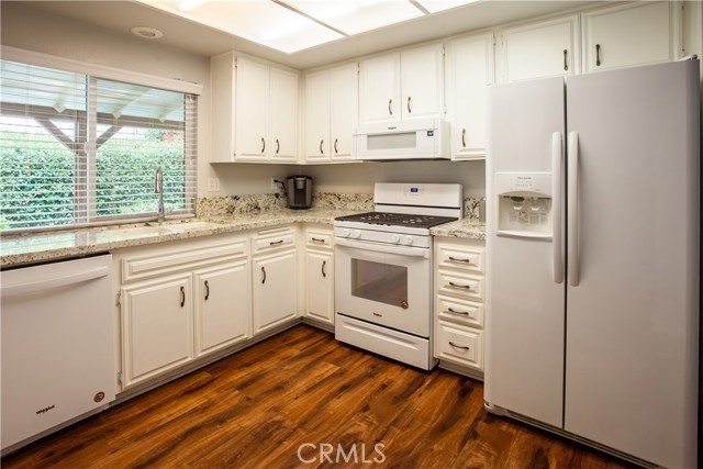 Detail Gallery Image 10 of 30 For 2216 Flametree Way, Hemet,  CA 92545 - 2 Beds | 2 Baths