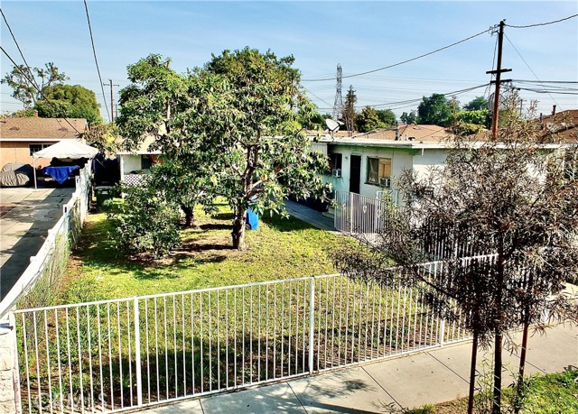 Detail Gallery Image 4 of 8 For 8203 2nd, Paramount,  CA 90723 - – Beds | – Baths