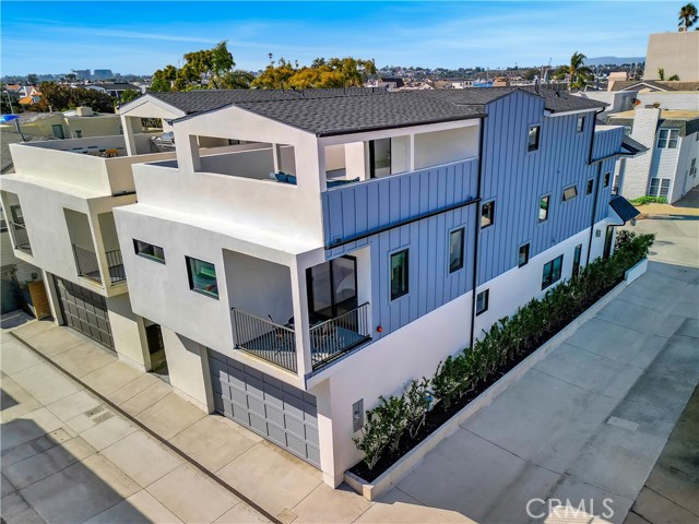 Detail Gallery Image 2 of 39 For 317 E Bay Ave, Newport Beach,  CA 92661 - 4 Beds | 4 Baths