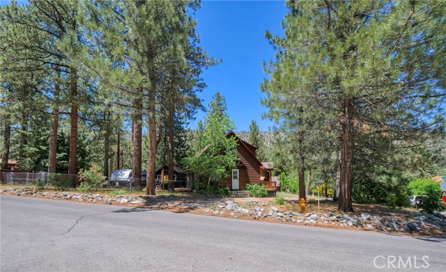 Detail Gallery Image 7 of 40 For 6226 Conifer Dr, Wrightwood,  CA 92397 - 3 Beds | 2 Baths