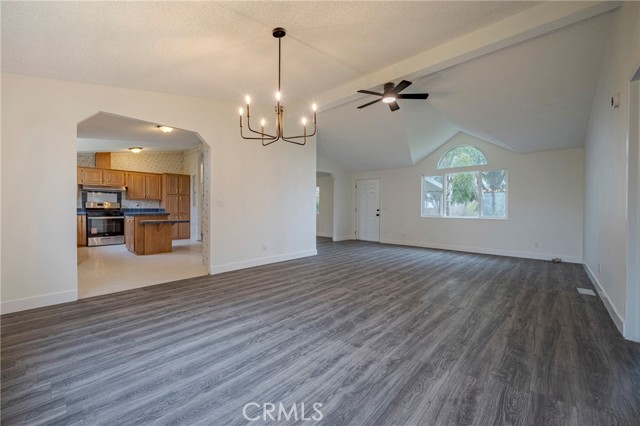4000 Mariposa Way, Merced CA: https://media.crmls.org/medias/cc6bc5a2-5d5b-42e2-98ec-33b59c755024.jpg