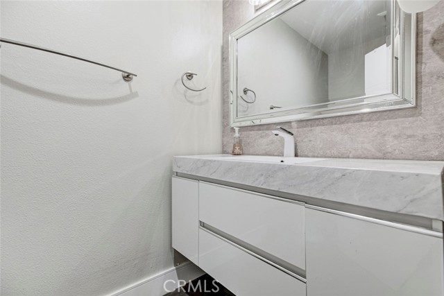 Detail Gallery Image 24 of 41 For 1881 Alpha Rd #17,  Glendale,  CA 91208 - 2 Beds | 3 Baths