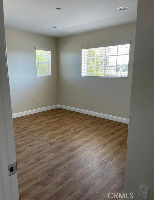 Detail Gallery Image 8 of 8 For 10324 Eton Ave, Chatsworth,  CA 91311 - 2 Beds | 2 Baths