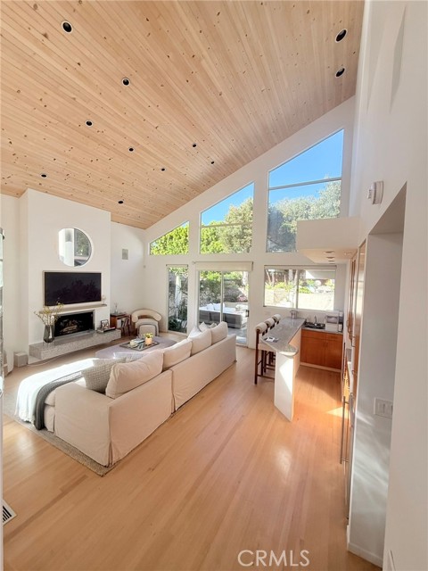 Detail Gallery Image 12 of 44 For 621 6th, Manhattan Beach,  CA 90266 - 3 Beds | 3/1 Baths