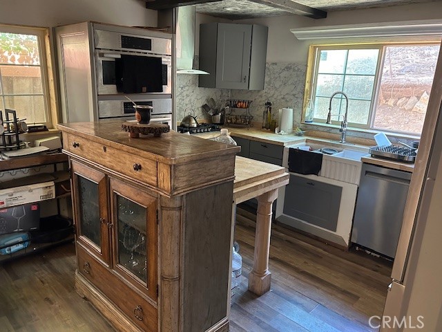 Detail Gallery Image 2 of 16 For 33134 Agua Dulce Canyon, Agua Dulce,  CA 91390 - 1 Beds | 1 Baths